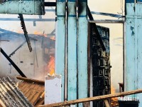 Incêndio em casa de madeira é controlado pelo Corpo de Bombeiros no Jardim América