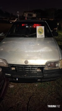 PM recupera veículo com alerta de furto/roubo no Jardim Guarapuava em Foz do Iguaçu