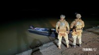 PF e PM apreendem embarcação com 154,6 Kg de maconha e prendem dois paraguaios em Missal