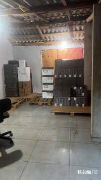 PF, PMPR e Receita Federal localizam depósitos de contrabando e apreendem veículos e cerca de 2 mil garrafas de vinho em Foz do Iguaçu