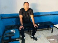 Homem é preso após arrancar hijab duas agredir mulher em shopping de Foz do Iguaçu