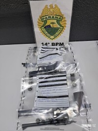 PM apreende armas de fogo e veículo abandonado no Jardim São Paulo em Foz do Iguaçu