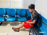 Noivo a caminho do casamento ajuda a conter assaltante no centro de Foz do Iguaçu