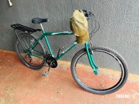 Noivo a caminho do casamento ajuda a conter assaltante no centro de Foz do Iguaçu