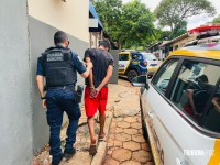 Noivo a caminho do casamento ajuda a conter assaltante no centro de Foz do Iguaçu