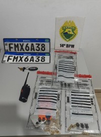 PM prende duas pessoas por porte ilegal de arma de fogo e corrupção de menor no bairro Três Lagoas em Foz do Iguaçu