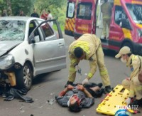 Siate socorre duas vítimas após colisão frontal entre carro e moto defronte ao Horto Municipal