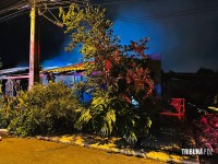 Incêndio em residência mobiliza Corpo de Bombeiros no Jardim das Palmeiras