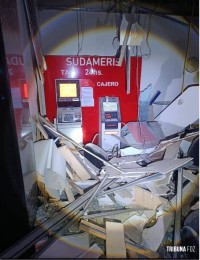 Homens armados destroem prédio de banco em Naranjal com explosivos para roubar milhões