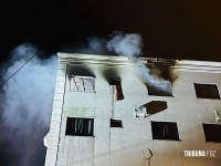 Explosão por vazamento de gás destrói apartamento em condomínio no bairro Vila Yolanda em Foz do Iguaçu