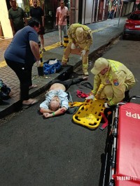 Siate socorre duas vítimas após colisão grave no centro de Foz do Iguaçu