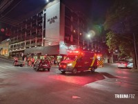 Siate socorre duas vítimas após colisão grave no centro de Foz do Iguaçu