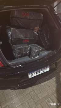 Policia Federal e Policia Militar prendem homem com cigarros contrabandeados após acidente na Av. JK