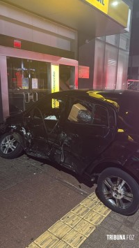 Policia Federal e Policia Militar prendem homem com cigarros contrabandeados após acidente na Av. JK