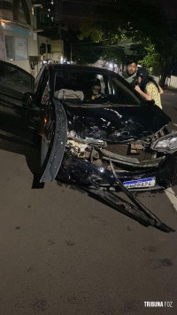 Siate socorre condutora após colisão no centro de Foz do Iguaçu