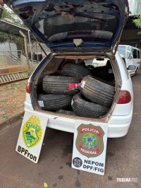 PF e BPFRON apreendem veículo e dezenas de pneus contrabandeados do Paraguai em Foz do Iguaçu