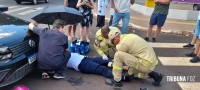Motociclista é socorrida pelo Siate após colisão na Av. Paraná