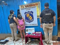 Unidade Antinarcóticos da Polícia Nacional do Paraguai prende mulher que vendia drogas em Ciudad Del Este