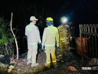 Carro desce ladeira e cai em ribanceira no Jardim Califórnia