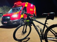 Ciclista fica ferido e sofre queda após passar sobre um buraco na via no Alto da Boa Vista