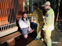 Ciclista fica ferido e sofre queda após passar sobre um buraco na via no Alto da Boa Vista