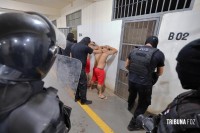 Celular, bebida alcoólica caseira e armas são apreendidas no Presídio de Segurança Máxima de Minga Guazú no Paraguai