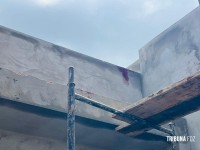 Homem corta a perna com máquina de corte em acidente de trabalho no Jardim das Oliveiras