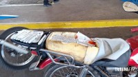 PF e Receita Federal apreendem medicamentos para emagrecimento ocultos em motocicleta na Ponte da Amizade