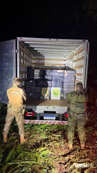 PF e PM apreendem cerca de 60 mil maços de cigarros na margem do Lago de Itaipu em Itaipulândia