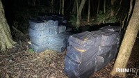 PF e PM apreendem cerca de 60 mil maços de cigarros na margem do Lago de Itaipu em Itaipulândia
