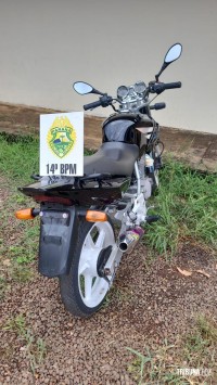 PM apreende motocicleta após fuga de condutor na Vila Carimã em Foz do Iguaçu