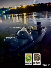 BPFRON e PF apreendem 291,9 Kg de maconha tipo capulho às margens do Rio Paraná em Foz do Iguaçu