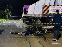 Motociclista morre após colidir com carreta parada na Av. Mário Filho em Foz do Iguaçu