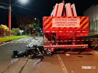 Motociclista morre após colidir com carreta parada na Av. Mário Filho em Foz do Iguaçu