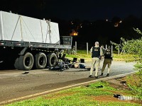 Motociclista morre após colidir com carreta parada na Av. Mário Filho em Foz do Iguaçu
