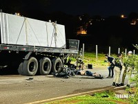 Motociclista morre após colidir com carreta parada na Av. Mário Filho em Foz do Iguaçu
