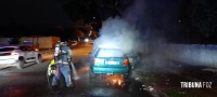 Carro pega fogo e mobiliza Corpo de Bombeiros no Bairro Porto Meira 
