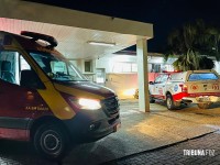 Jovem fica em estado gravíssimo após colisão entre carro e motocicleta no Jardim São Luiz