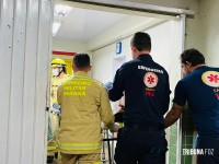 Jovem fica em estado gravíssimo após colisão entre carro e motocicleta no Jardim São Luiz