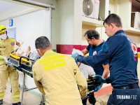 Jovem fica em estado gravíssimo após colisão entre carro e motocicleta no Jardim São Luiz