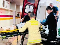 Jovem fica em estado gravíssimo após colisão entre carro e motocicleta no Jardim São Luiz