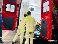 Jovem fica em estado gravíssimo após colisão entre carro e motocicleta no Jardim São Luiz