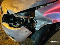 Jovem fica em estado gravíssimo após colisão entre carro e motocicleta no Jardim São Luiz