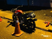 Jovem fica em estado gravíssimo após colisão entre carro e motocicleta no Jardim São Luiz
