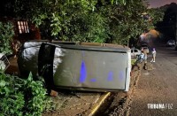 Acidente de trânsito seguido de tombamento de veículo em Puerto Iguazú