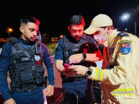 Mulher é agredida e jogada de carro em movimento pelo namorado na Av. Mário Filho