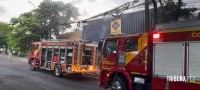 Bombeiros são mobilizados após incêndio em bicicletaria no Bairro Boicy em Foz do Iguaçu 