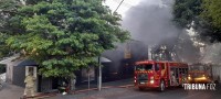 Bombeiros são mobilizados após incêndio em bicicletaria no Bairro Boicy em Foz do Iguaçu 