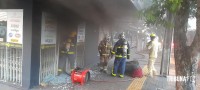 Bombeiros são mobilizados após incêndio em bicicletaria no Bairro Boicy em Foz do Iguaçu 