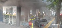 Bombeiros são mobilizados após incêndio em bicicletaria no Bairro Boicy em Foz do Iguaçu 